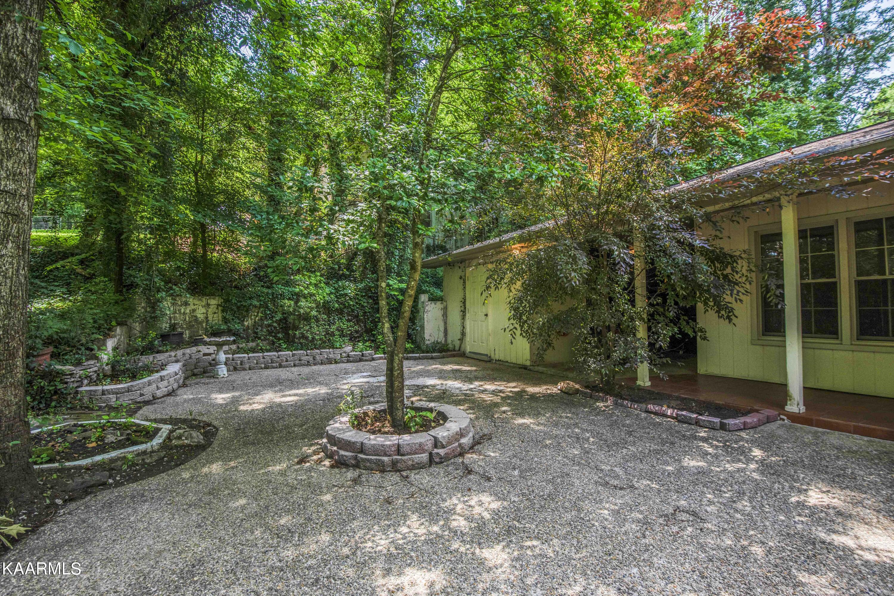 28 Montclair Road Oak Ridge, TN 37830 - Photo 49 of 57 Back Patio