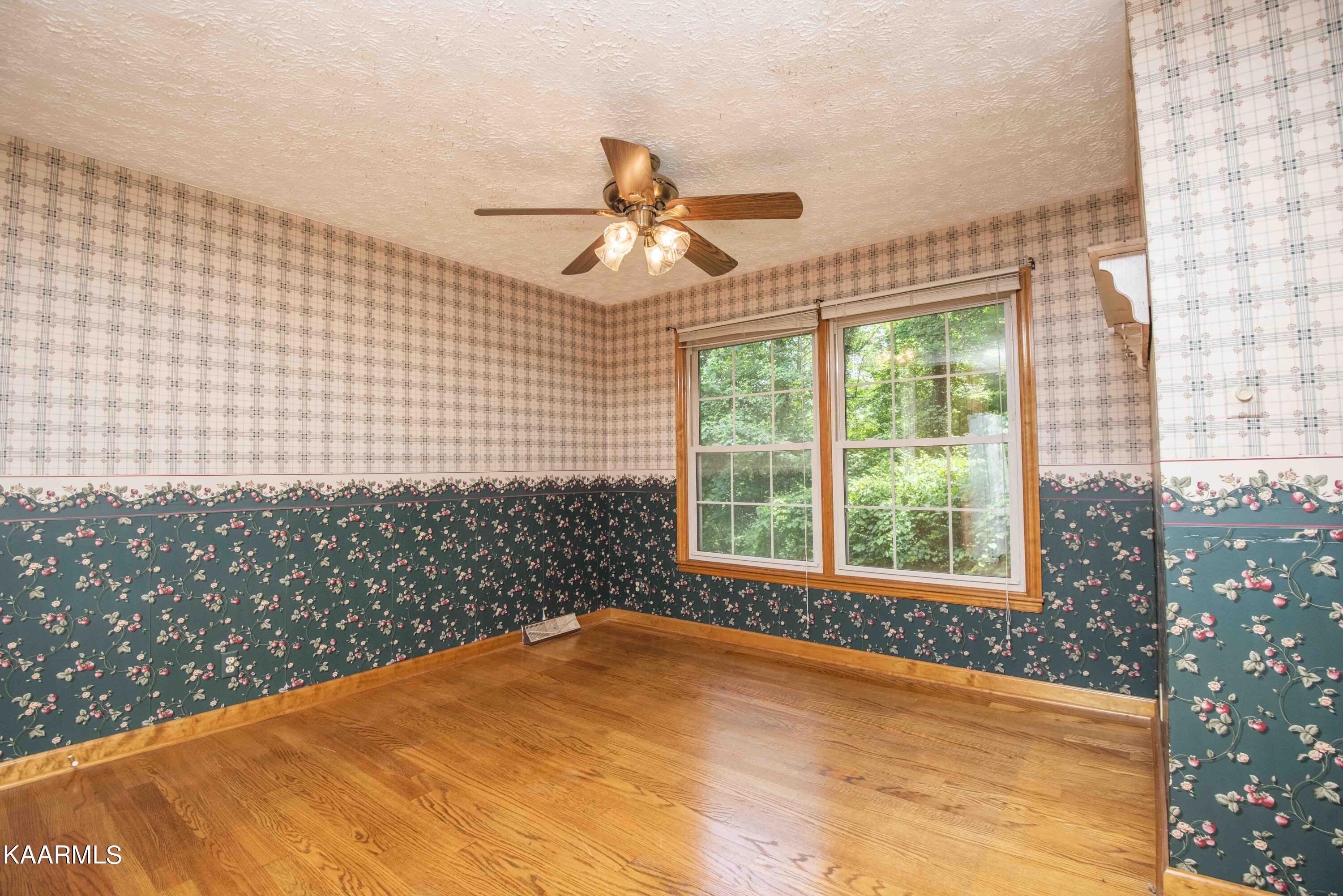 28 Montclair Road Oak Ridge, TN 37830 - Photo 7 of 57 Breakfast Area