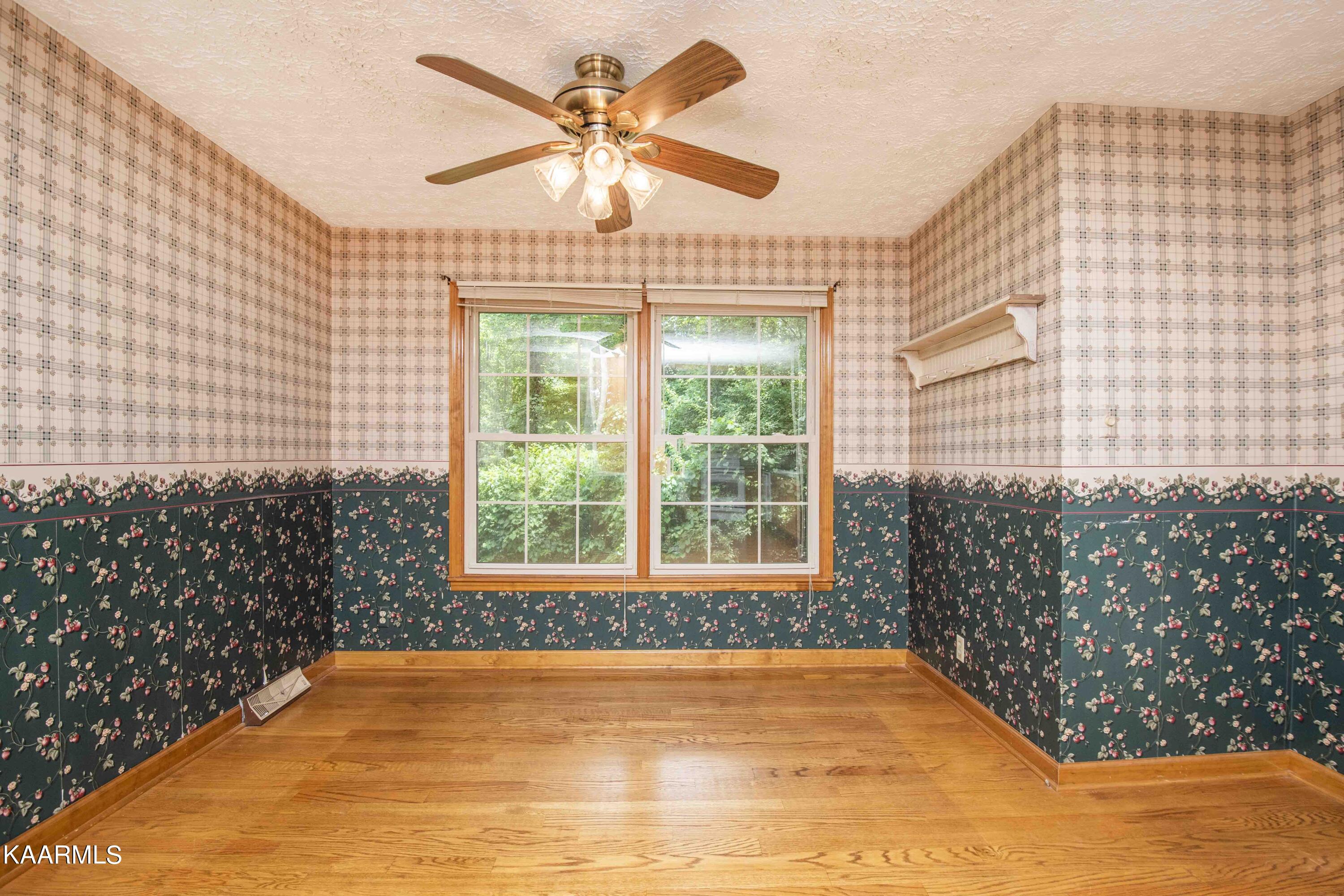 28 Montclair Road Oak Ridge, TN 37830 - Photo 8 of 57 Breakfast Area