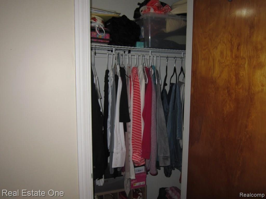 335 Maple Street Howell, MI 48843 - Photo 20 of 47 master closet 1