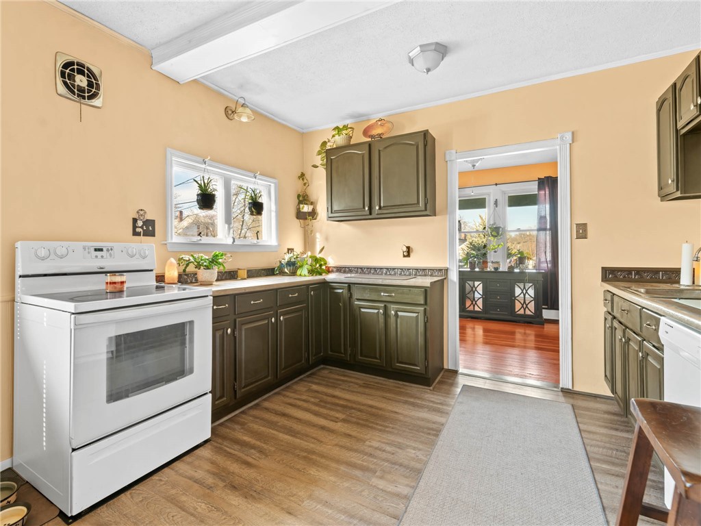 19 Bates Avenue Warwick, RI 02888 - Photo 12 of 29