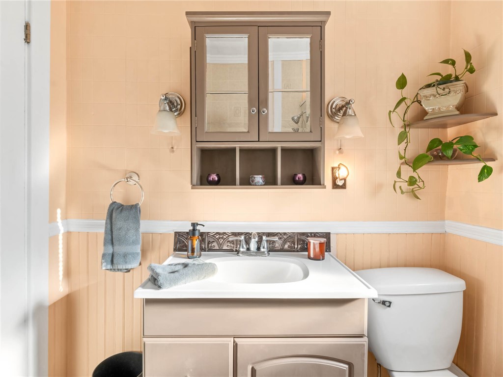 19 Bates Avenue Warwick, RI 02888 - Photo 17 of 29