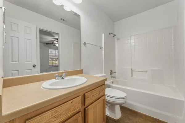 $2,400 | 2405 East 9th Street, Unit A, Austin, TX 78702