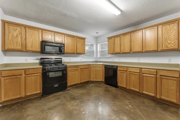 $2,400 | 2405 East 9th Street, Unit A, Austin, TX 78702