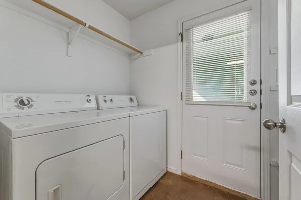 $2,400 | 2405 East 9th Street, Unit A, Austin, TX 78702