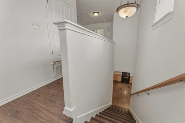 $2,400 | 2405 East 9th Street, Unit A, Austin, TX 78702