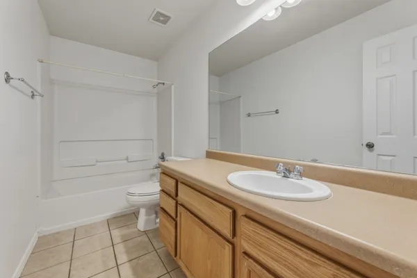 $2,400 | 2405 East 9th Street, Unit A, Austin, TX 78702