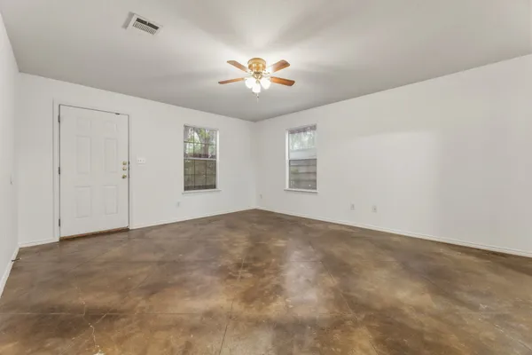 $2,400 | 2405 East 9th Street, Unit A, Austin, TX 78702