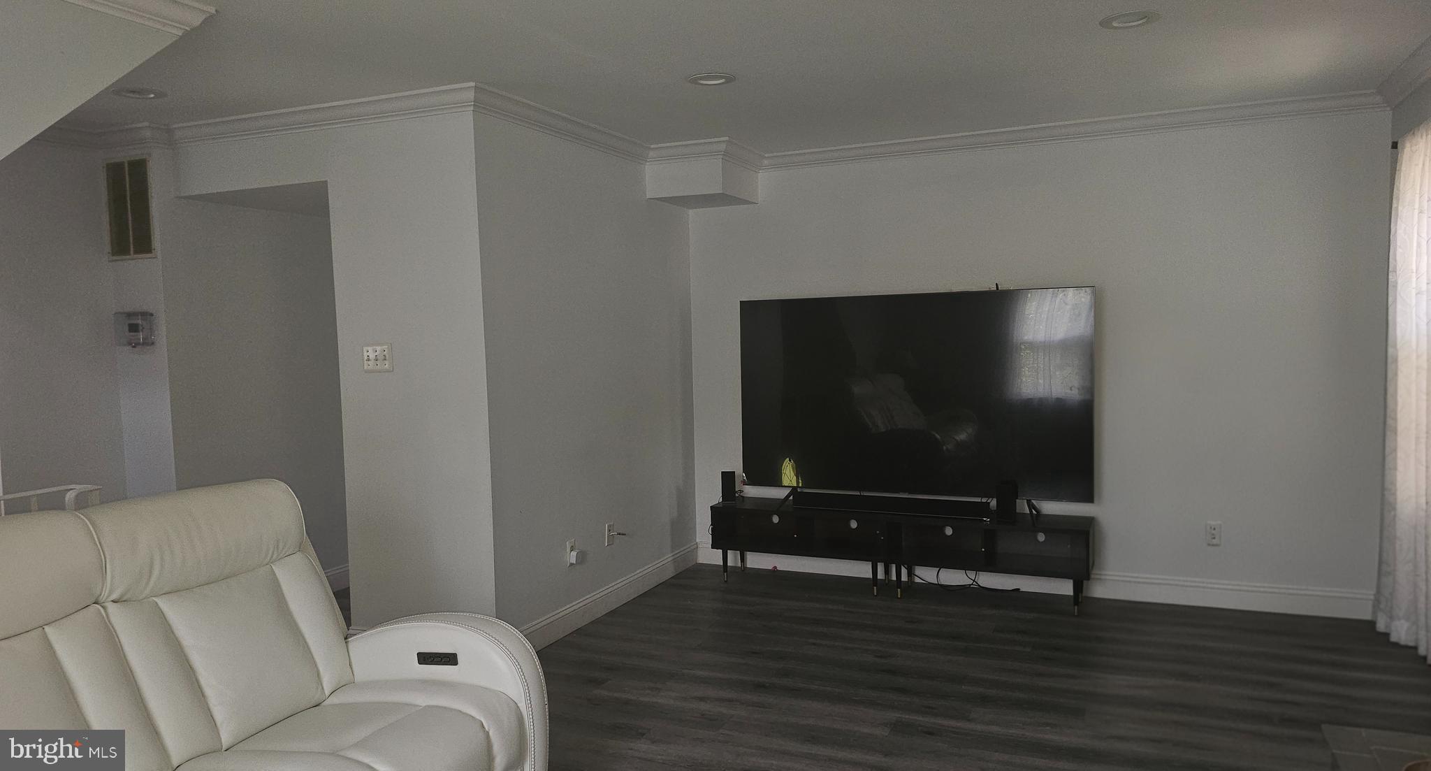 1641 Colonial Way Frederick, MD 21702 - Photo 16 of 30 Living / tv area
