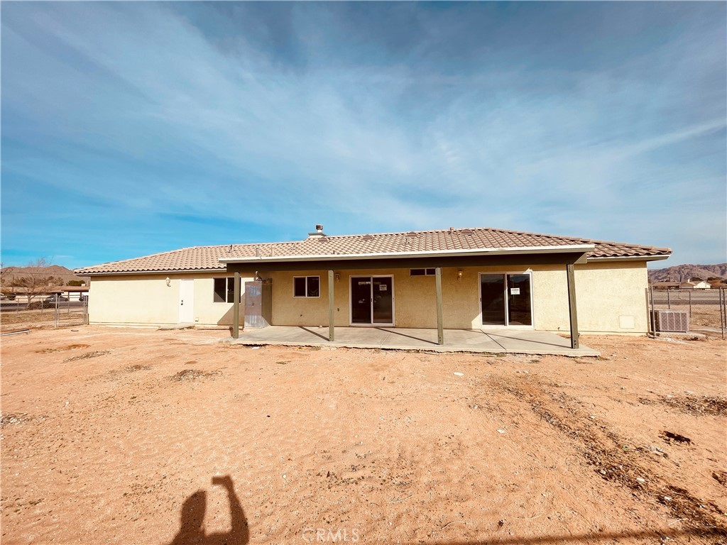 20891 Thunderbird Road Apple Valley, CA 92307 - Photo 37 of 45 a house with a outdoor space