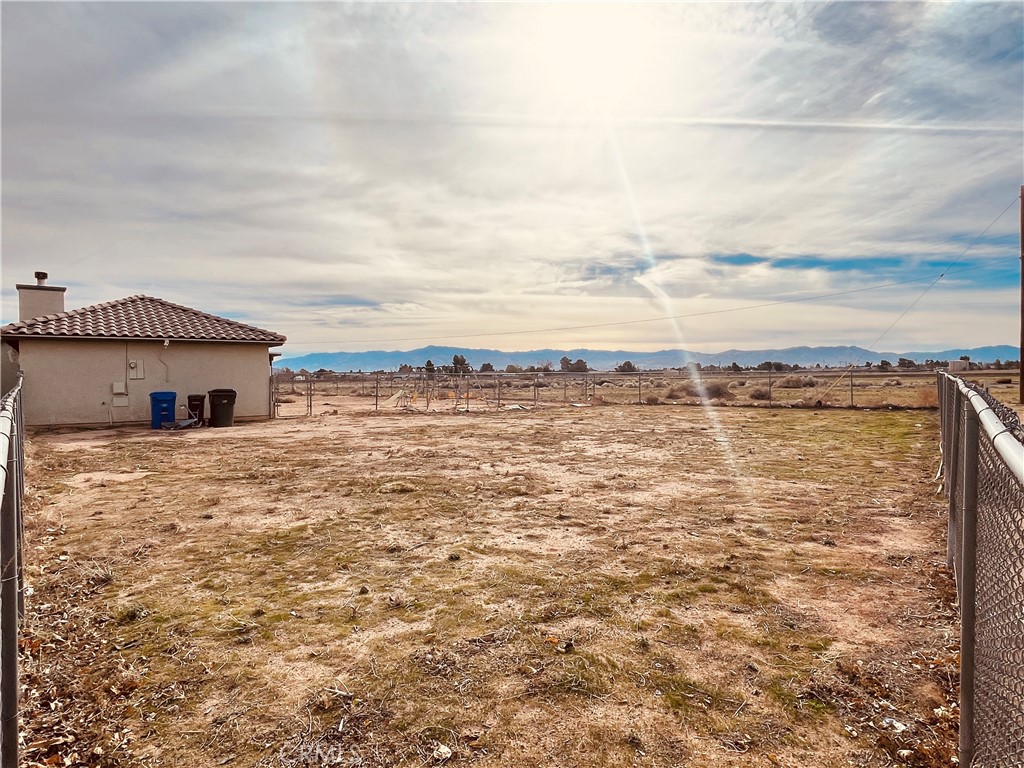 20891 Thunderbird Road Apple Valley, CA 92307 - Photo 4 of 45 a view of a terrace