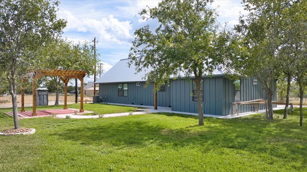 207 4th Street Harper, TX 78631 - Photo 4 of 36