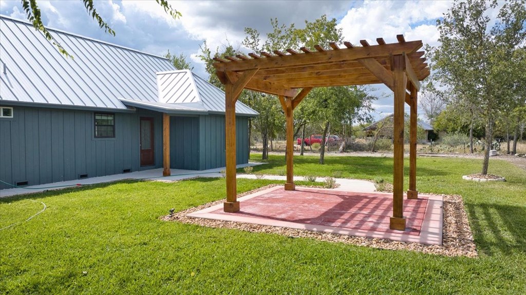 207 4th Street Harper, TX 78631 - Photo 6 of 36