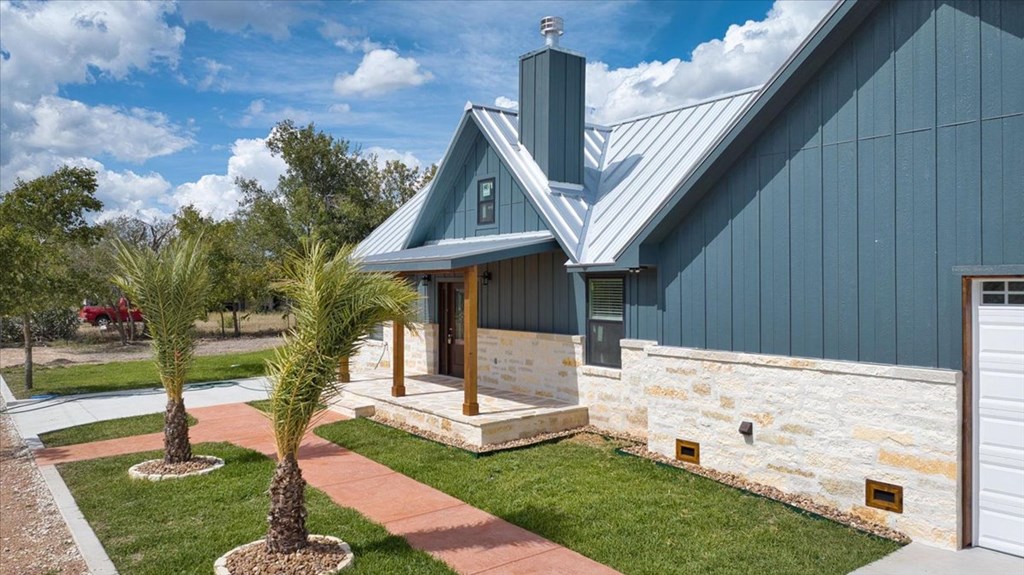 207 4th Street Harper, TX 78631 - Photo 7 of 36