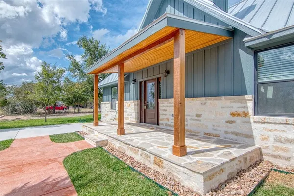 $390,000 | 207 4th Street, Harper, TX 78631