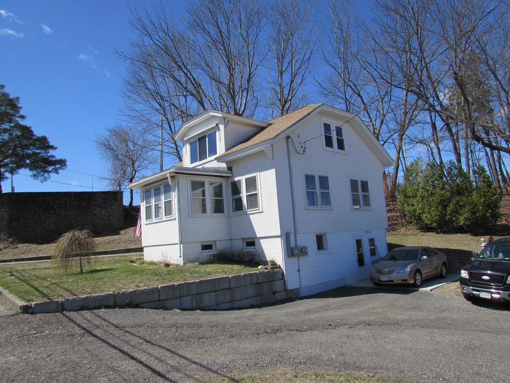 634 High Street Clinton, MA 01510 - Photo 2 of 25 Gallery Image 2