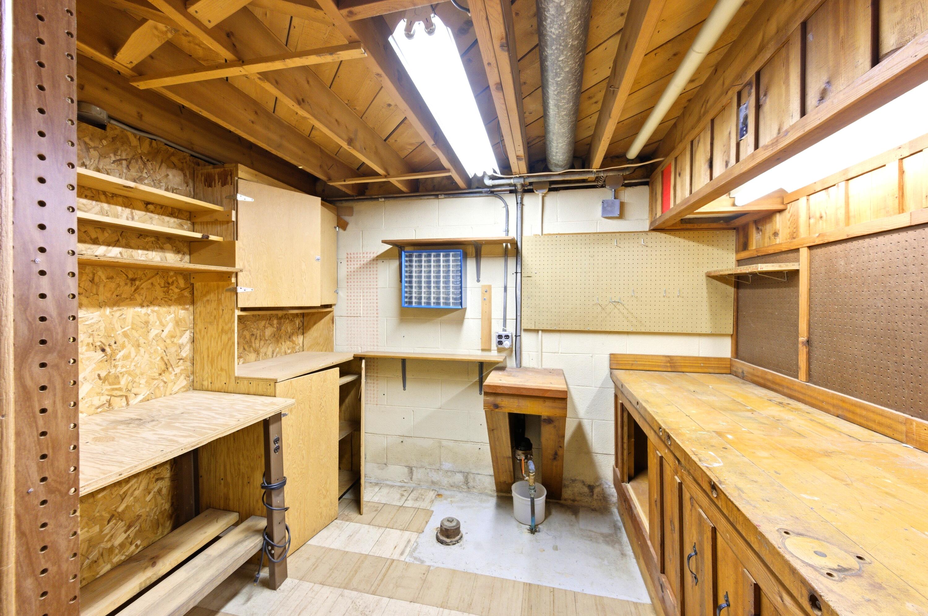 3520 Knoll Place Racine, WI 53403 - Photo 27 of 32 Storage