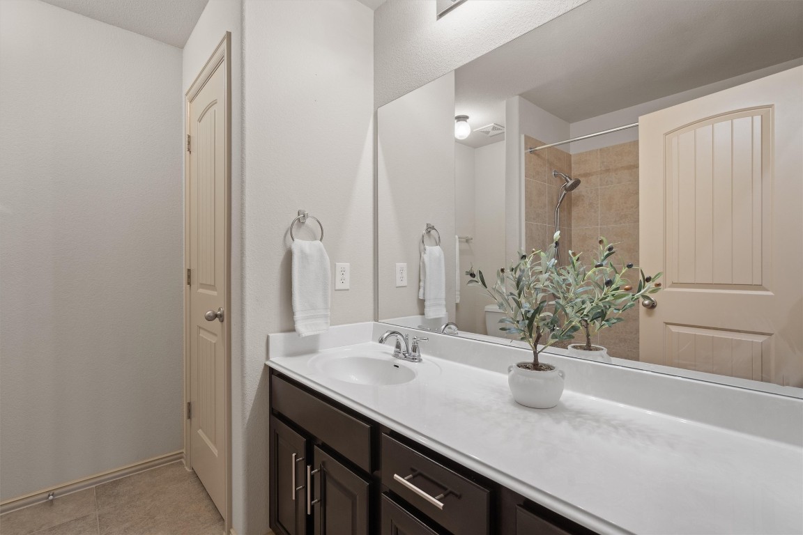 1425 Naranjo Drive Georgetown, TX 78628 - Photo 25 of 38 a bathroom with a sink a vanity and a mirror