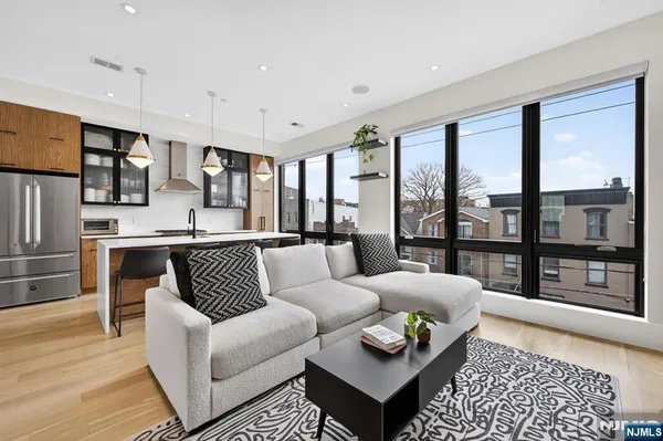 $875,000 | 339 Palisade Avenue, Unit C, Jersey City, NJ 07307