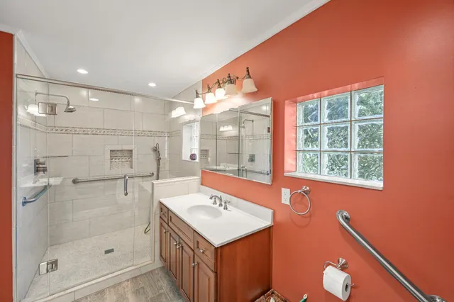 $379,900 | 19358 Par Drive, Lawrenceburg, IN 47025