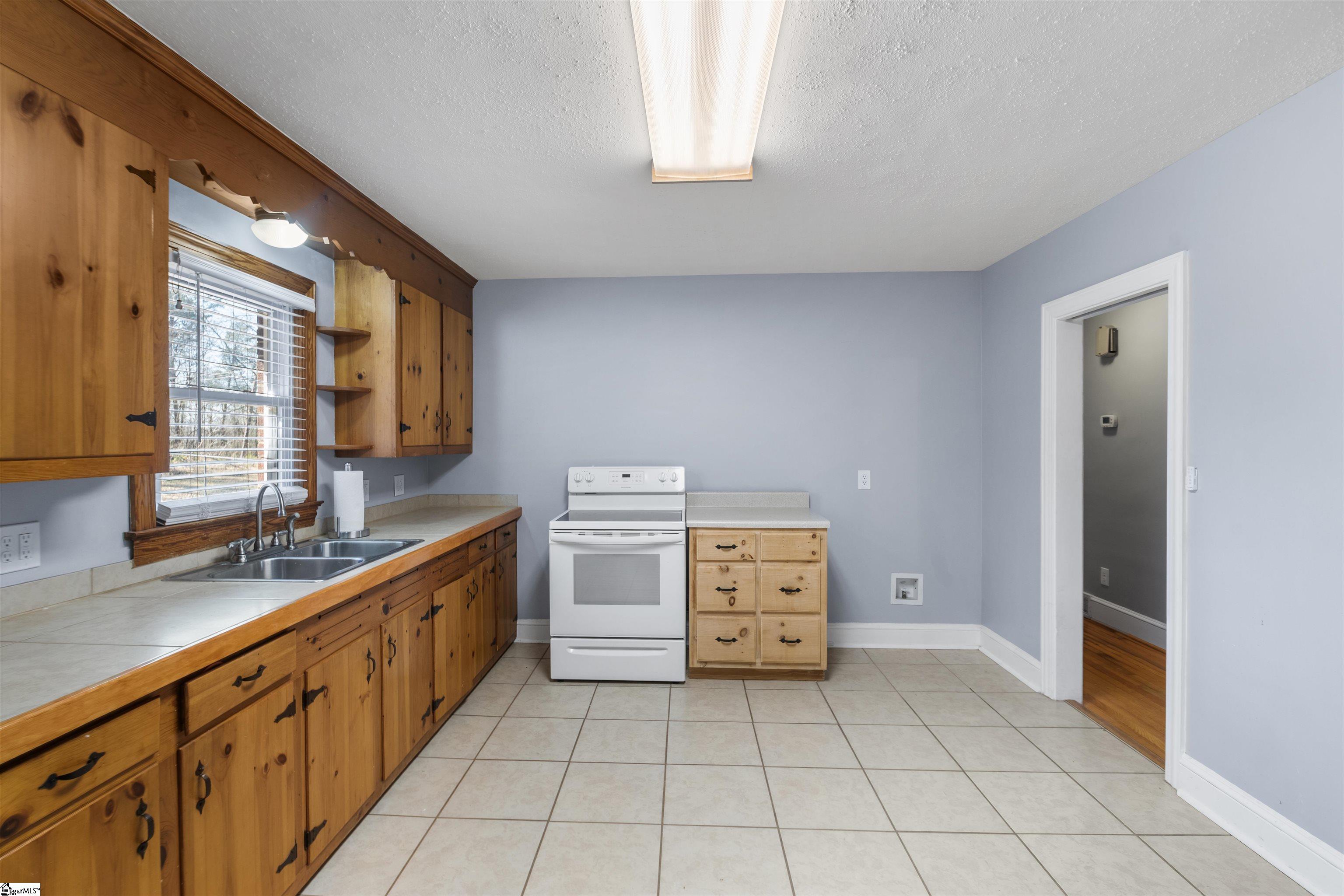 15 Cole Road Greenville, SC 29611 - Photo 11 of 32