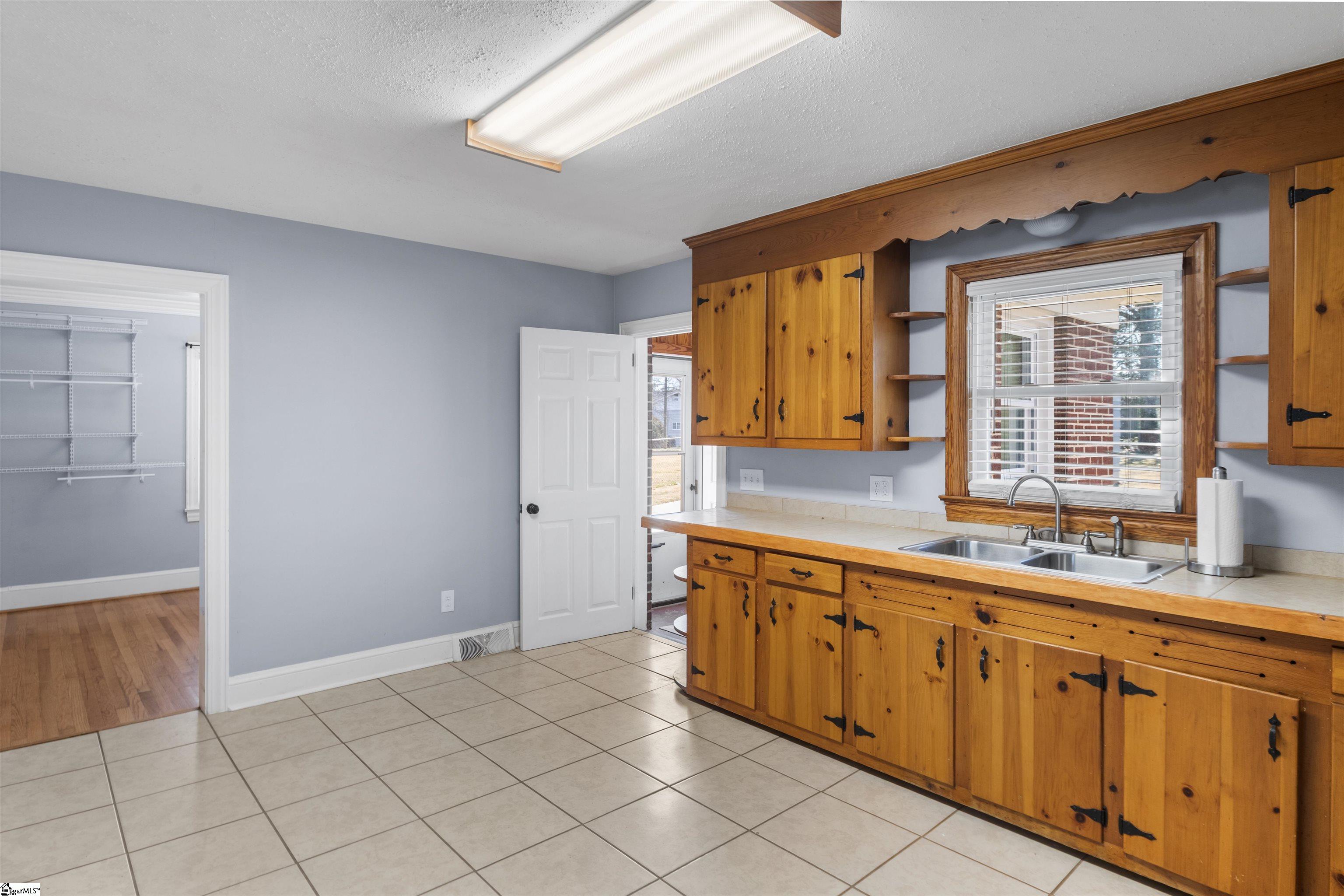 15 Cole Road Greenville, SC 29611 - Photo 12 of 32