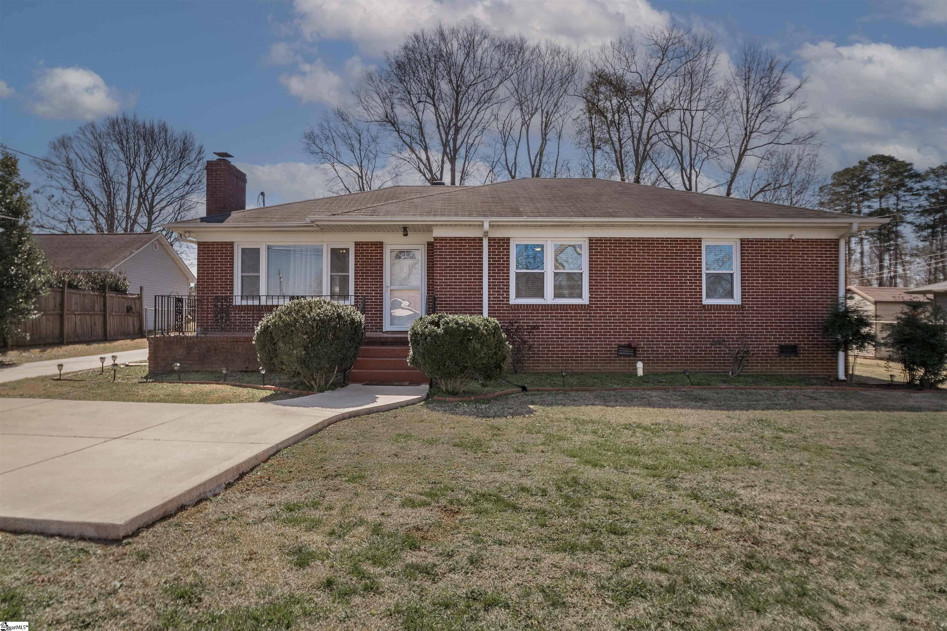 15 Cole Road Greenville, SC 29611 - Photo 2 of 32