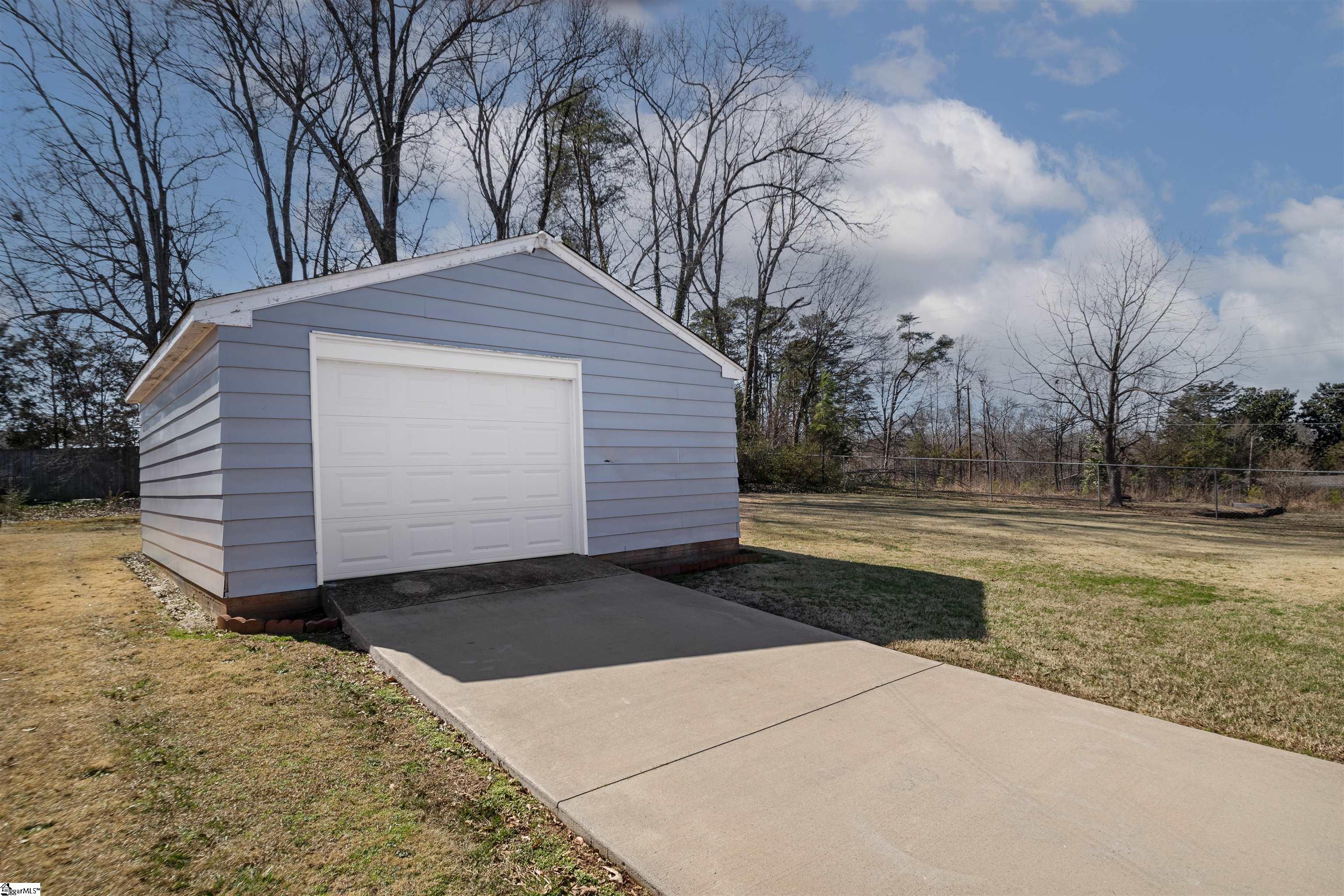 15 Cole Road Greenville, SC 29611 - Photo 31 of 32