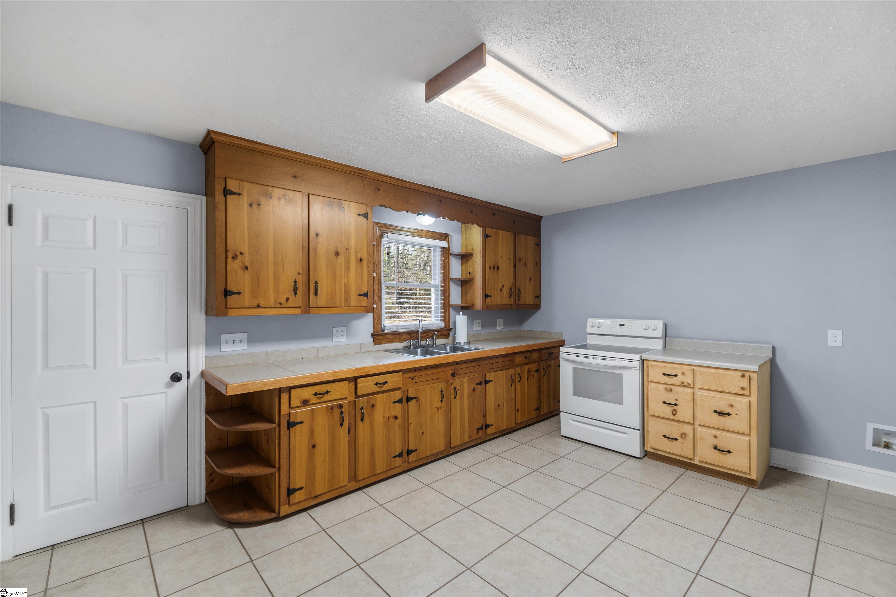 15 Cole Road Greenville, SC 29611 - Photo 10 of 32