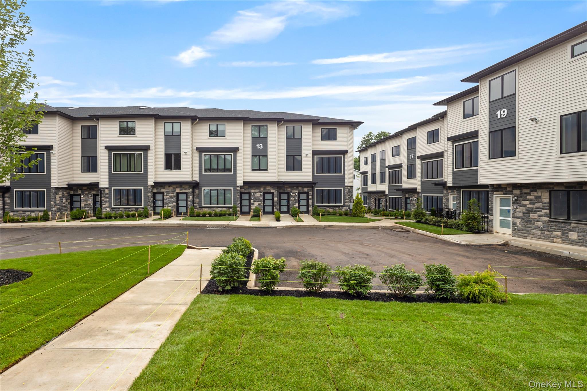 17 Lazer Ct Spring Valley, Unit 111 Spring Valley, NY 10977 - Photo 1 of 22 Gallery Image 1