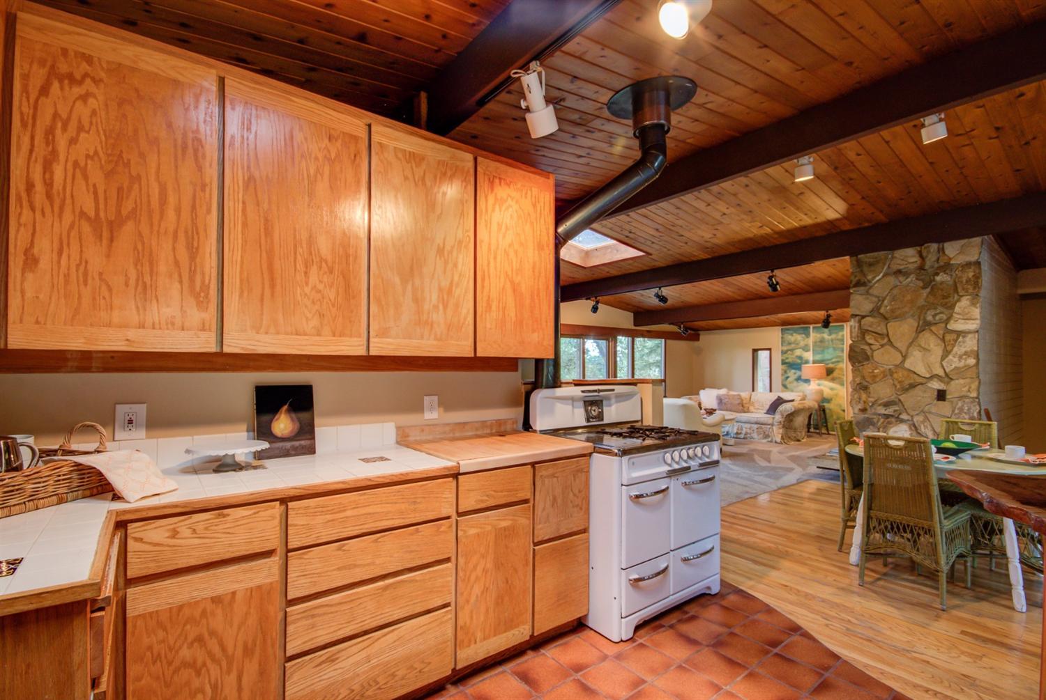 7555 Rapp Lane Talent, OR 97540 - Photo 11 of 35 Additional Photo