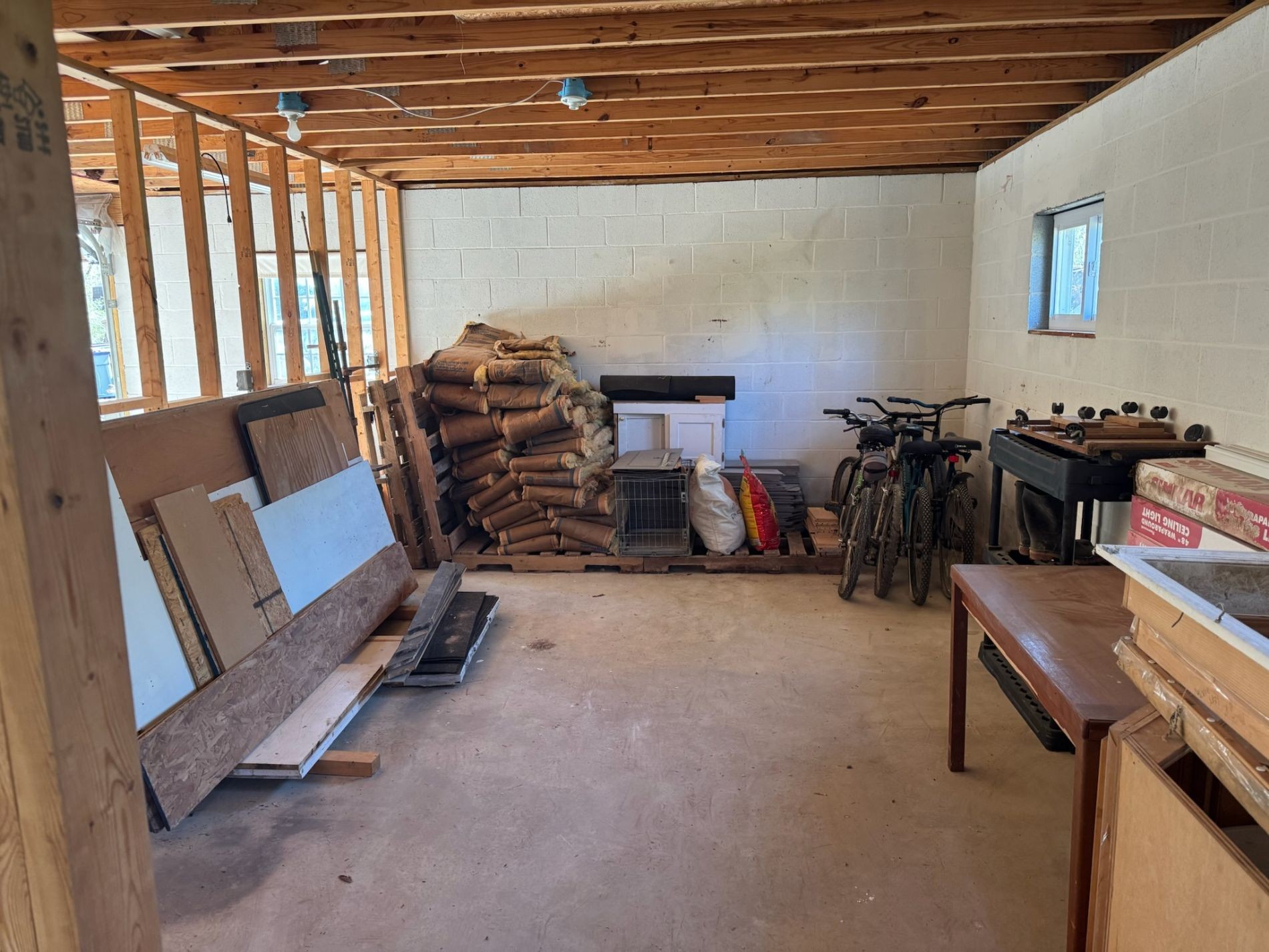 465 Zimmerman Road Hampshire, TN 38461 - Photo 21 of 23 a room with furniture