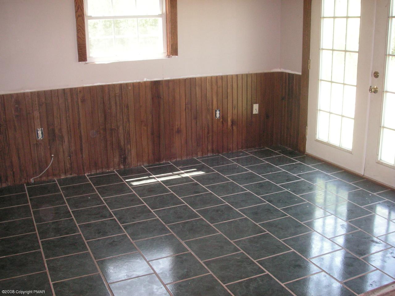 100 Krispen Road Wyoming, PA 18644 - Photo 3 of 11 dining room