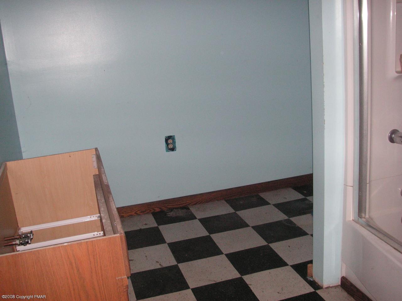 100 Krispen Road Wyoming, PA 18644 - Photo 9 of 11 2nd bath LL