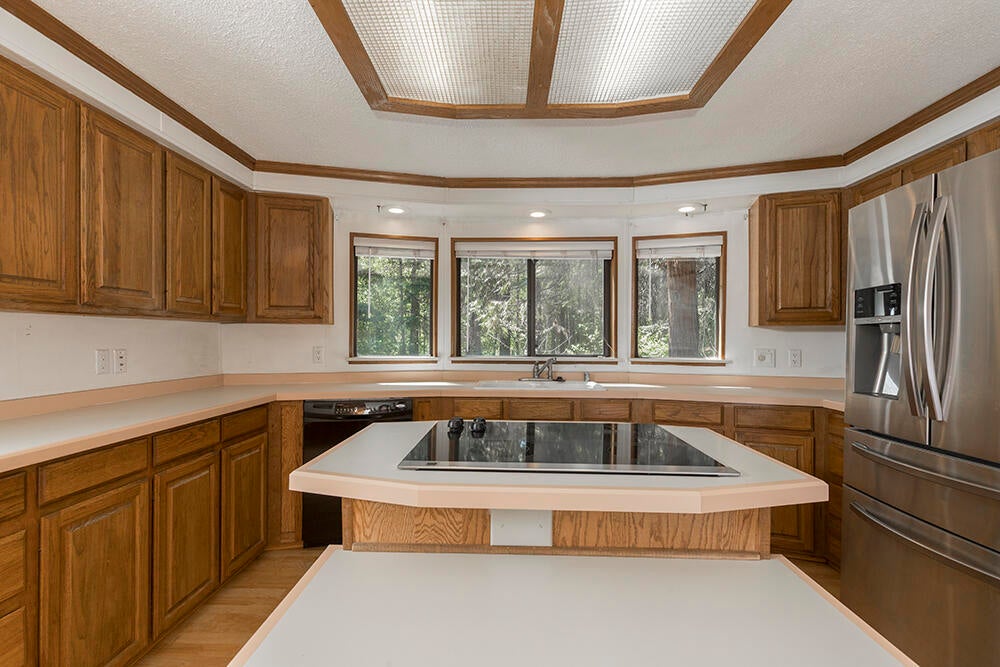 660 East Fork Road Williams, OR 97544 - Photo 10 of 45 10