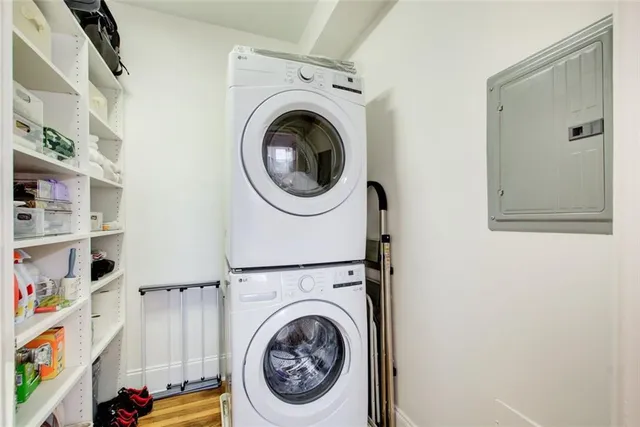 a close up view of a washer and dryer