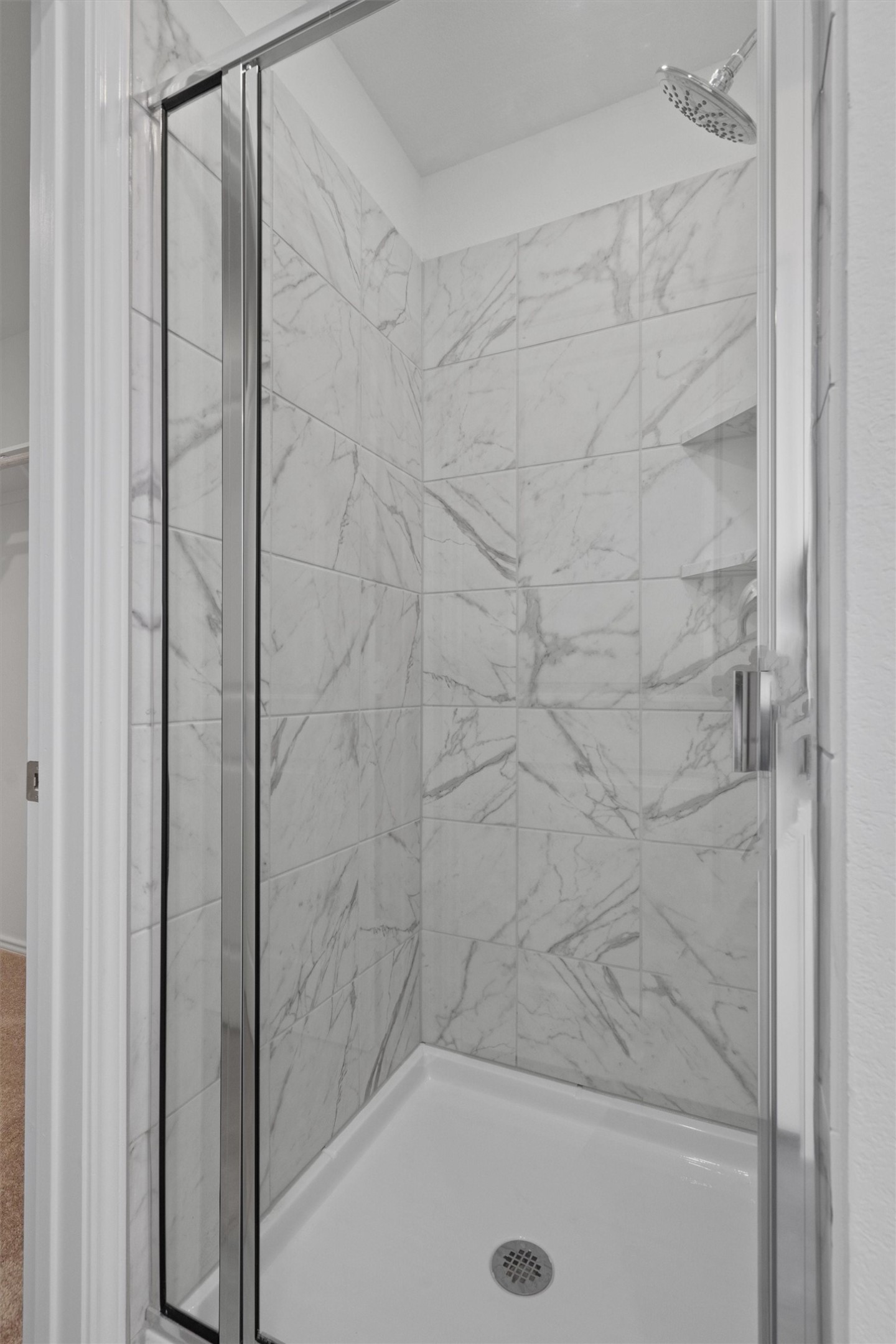 259 Sormonne Loop Kyle, TX 78640 - Photo 18 of 34 a bathroom with a tub