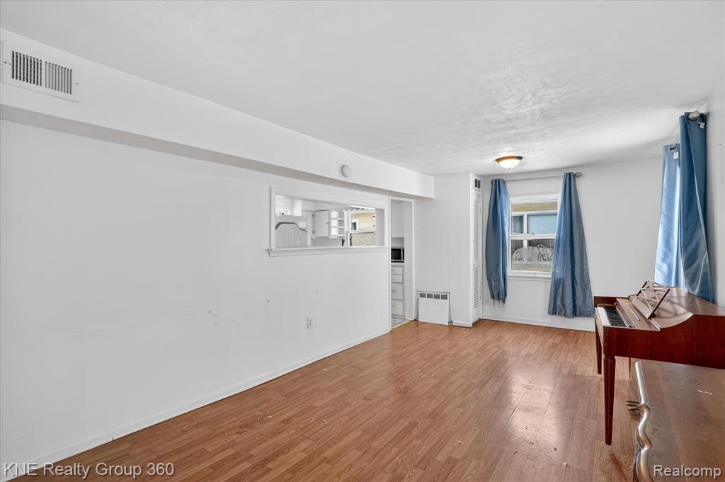 4928 Hughes Road Lansing, MI 48910 - Photo 14 of 35