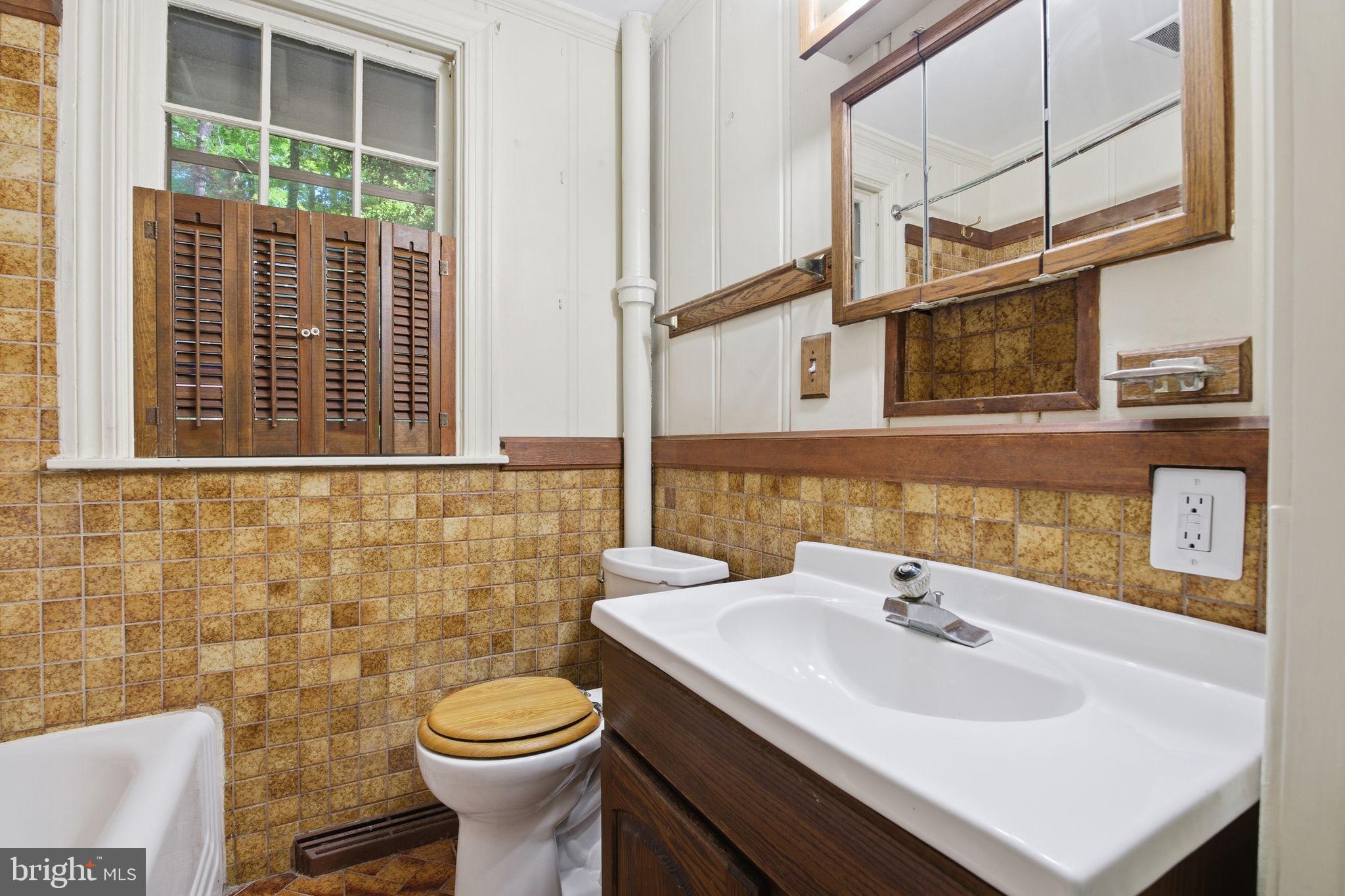 362 Severn Road Annapolis, MD 21401 - Photo 22 of 42 Charming vintage bathroom retreat.