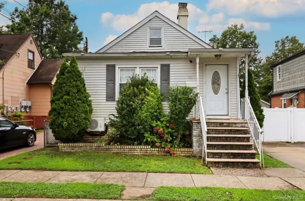 $699,000 | 32 Cumberland Place, Valley Stream, NY 11580