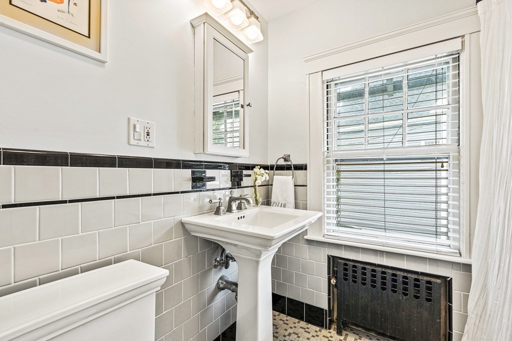 72 Stratford Road Melrose, MA 02176 - Photo 20 of 41