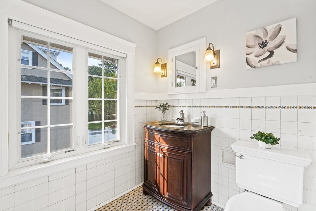 72 Stratford Road Melrose, MA 02176 - Photo 23 of 41