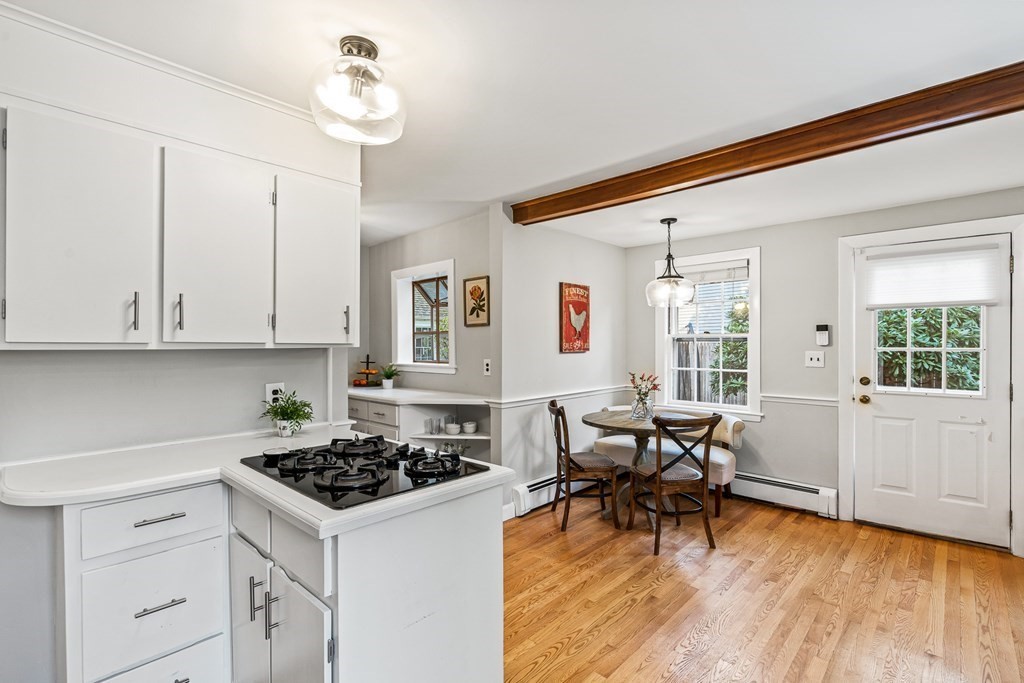 72 Stratford Road Melrose, MA 02176 - Photo 4 of 41