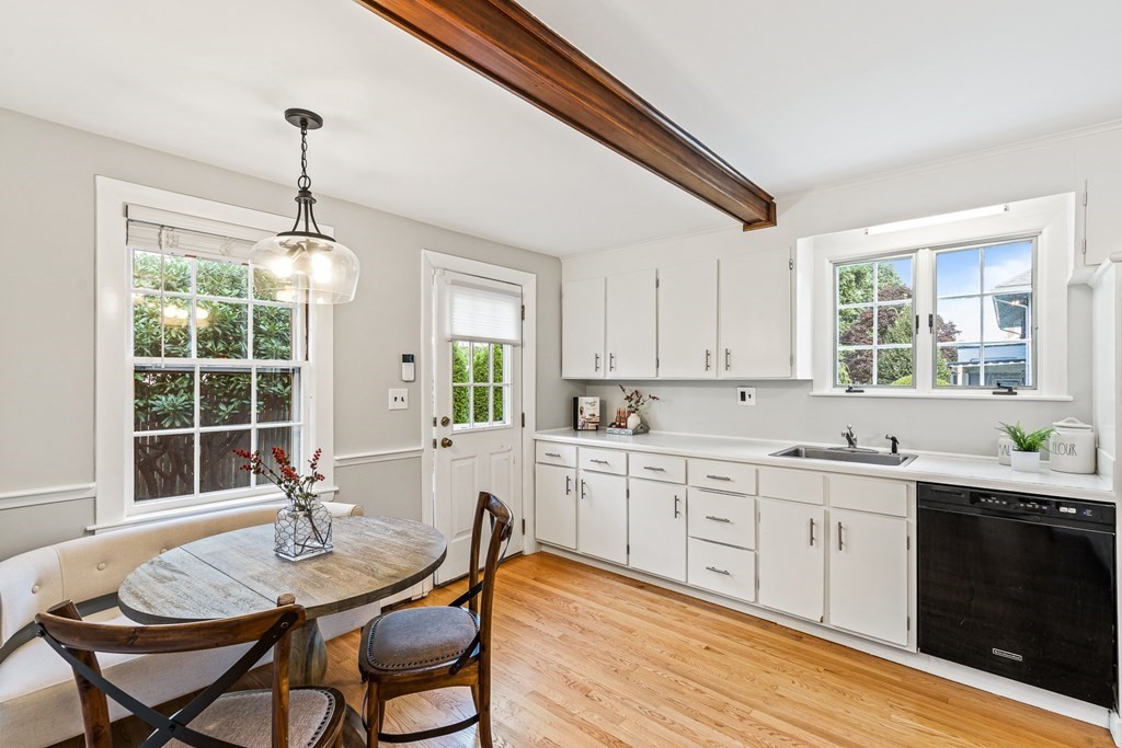 72 Stratford Road Melrose, MA 02176 - Photo 6 of 41