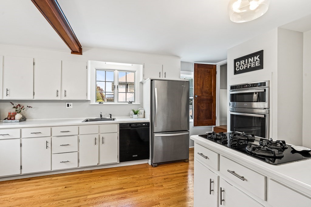 72 Stratford Road Melrose, MA 02176 - Photo 9 of 41