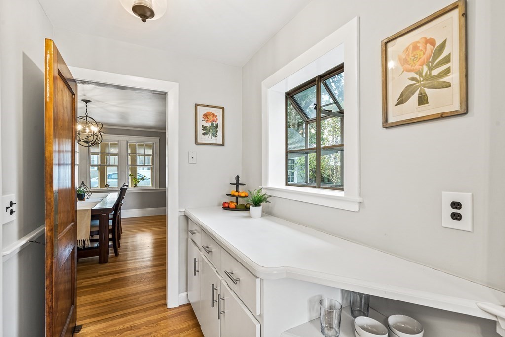 72 Stratford Road Melrose, MA 02176 - Photo 10 of 41