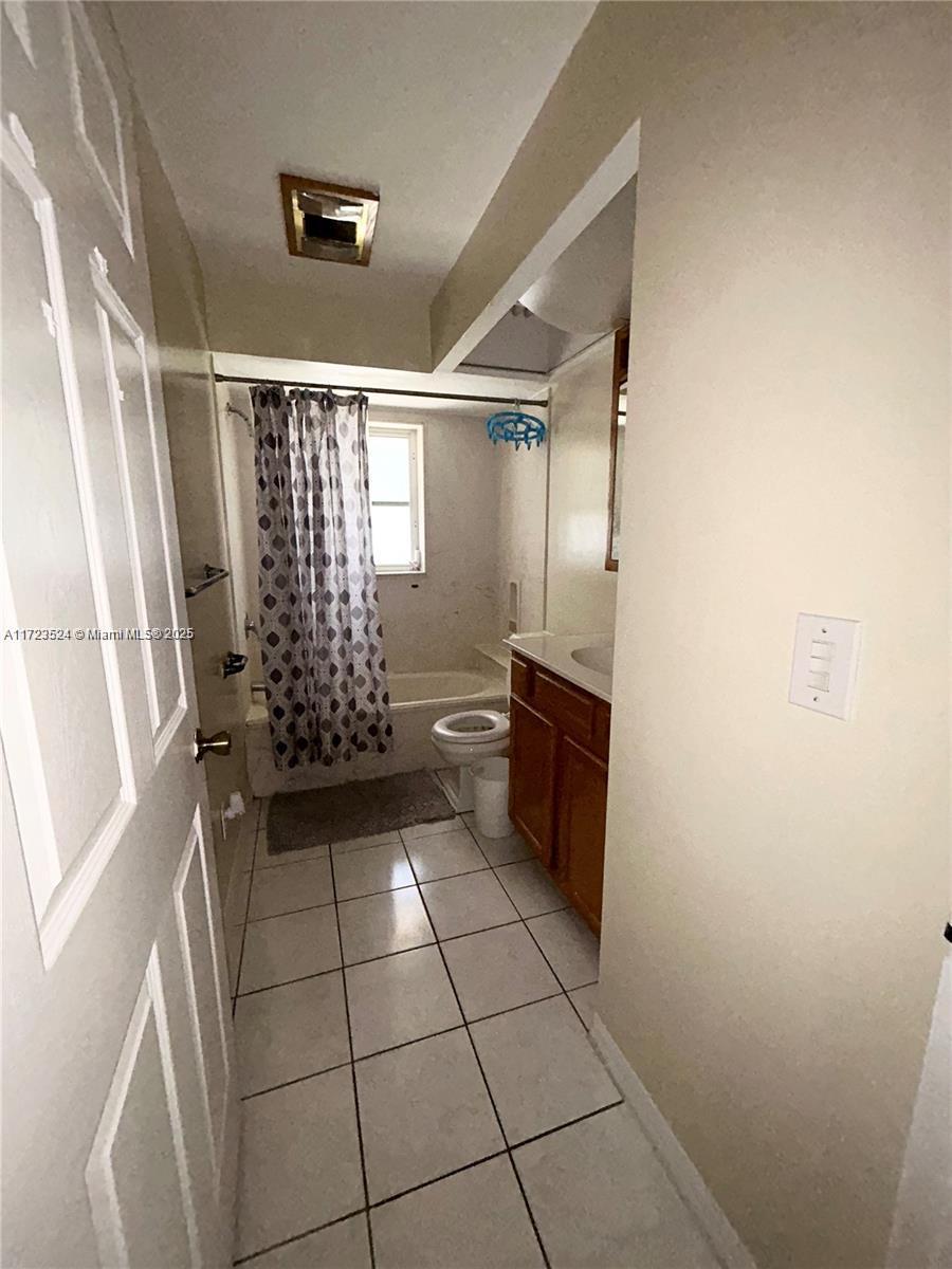 9227 Highway 80 Moore Haven, FL 33471 - Photo 20 of 20 a bathroom with a shower