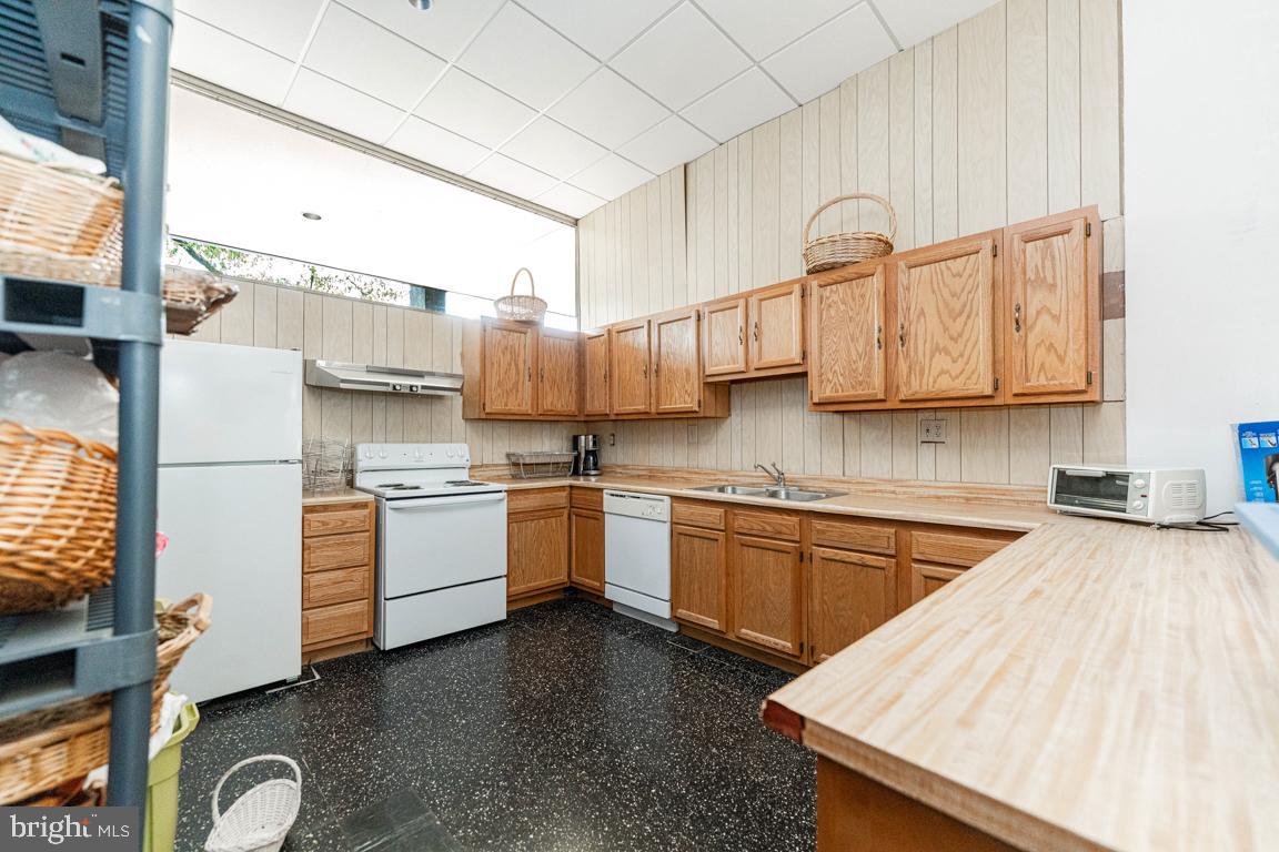 1311 Delaware Avenue Southwest, Unit S732 Washington, DC 20024 - Photo 41 of 81 Party Room Kitchen