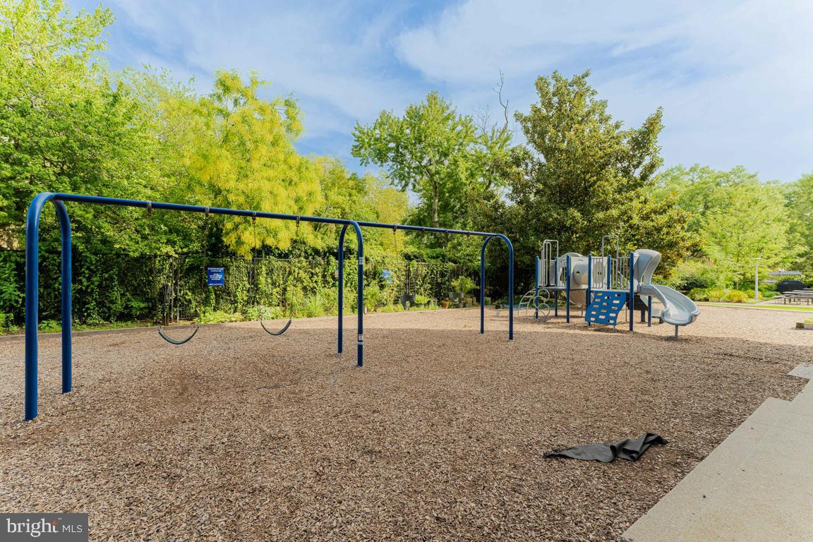 1311 Delaware Avenue Southwest, Unit S732 Washington, DC 20024 - Photo 44 of 81 Play Area
