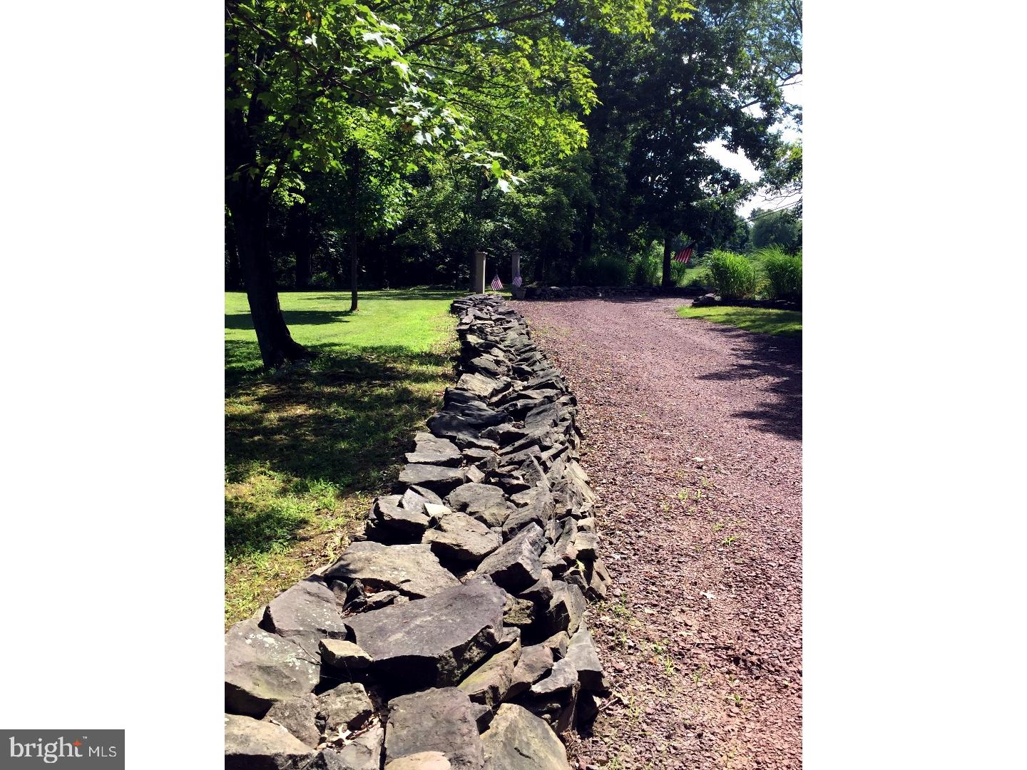 4265 Toll Gate Road New Hope, PA 18938 - Photo 5 of 25 Driveway